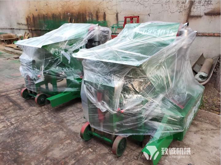 新疆哈密瀝青砂攔水帶滑模機出廠包裝發(fā)貨